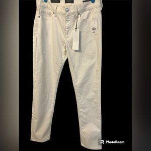 Banana Republic NWT women’s jeans size 28. Straight leg mid rise. Premium denim